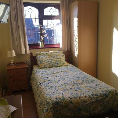 The Cedars House B&B Nuneaton Exteriör bild